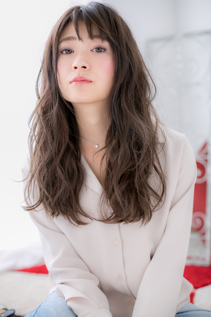モーブカラーの小顔グラマラスロングc