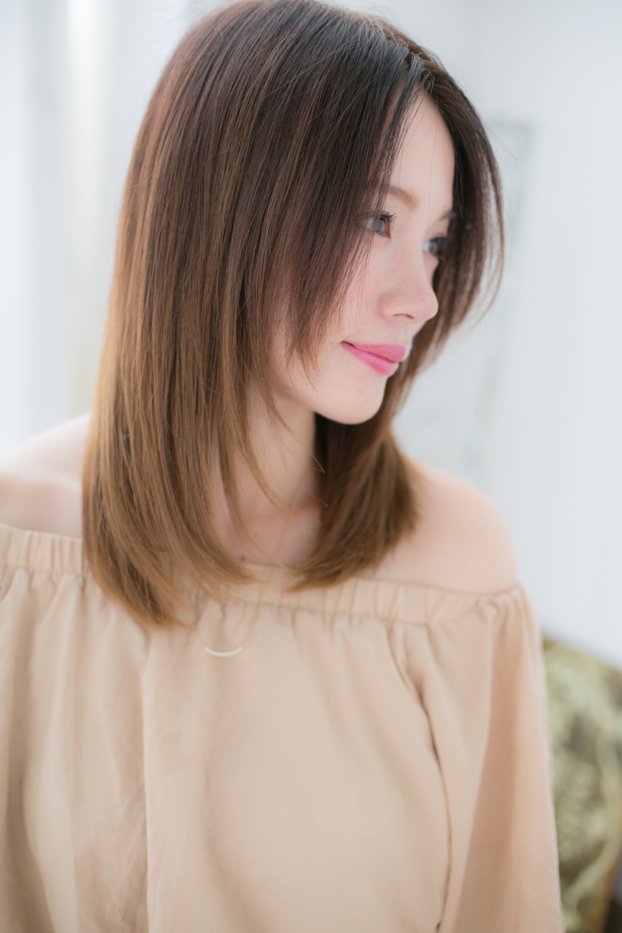 センターパートで小顔ナチュラルストレートa