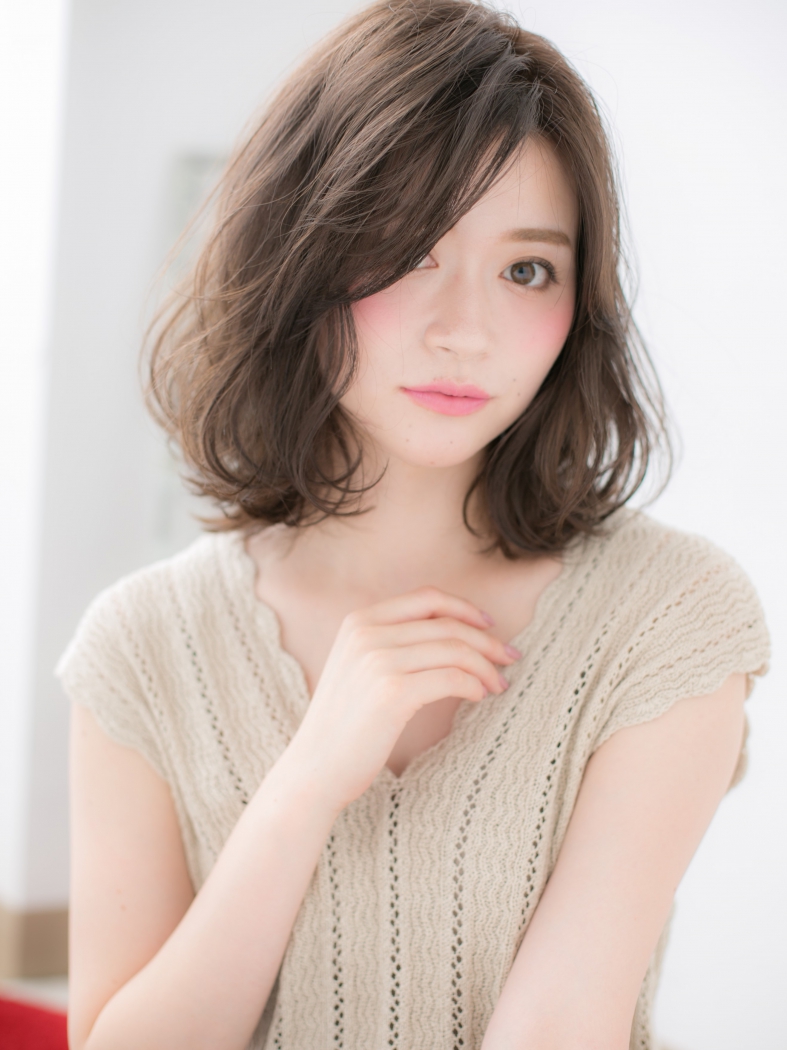 黒髪がセクシー♪くせ毛風セミディa